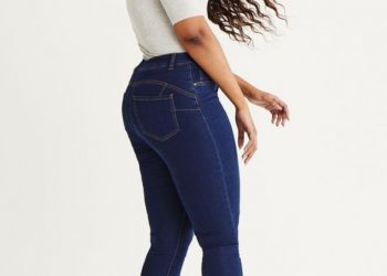 What kind of jeans should a plus size woman wear?
