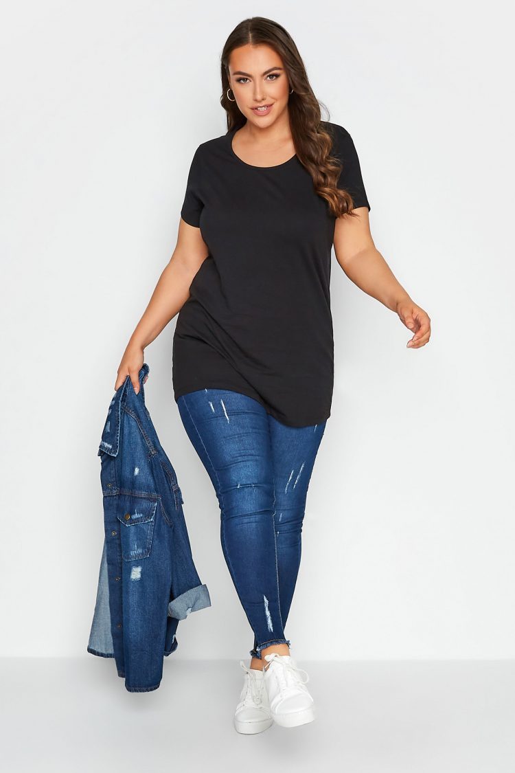 The Longline T-shirt Trend of 2022: All you Need to Know