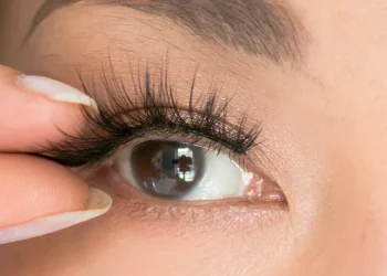 Everything you want to know about false eyelashes