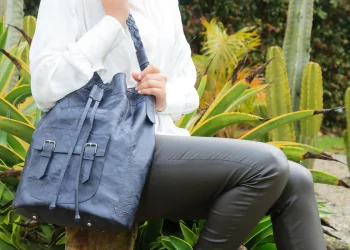 Why do so many individuals seem to enjoy carrying bags around?