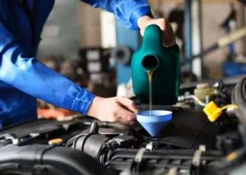 Can you recommend a good chainsaw chain oil?