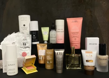 Sale on cosmetics and beauty tools at Cloud 10 this holiday season