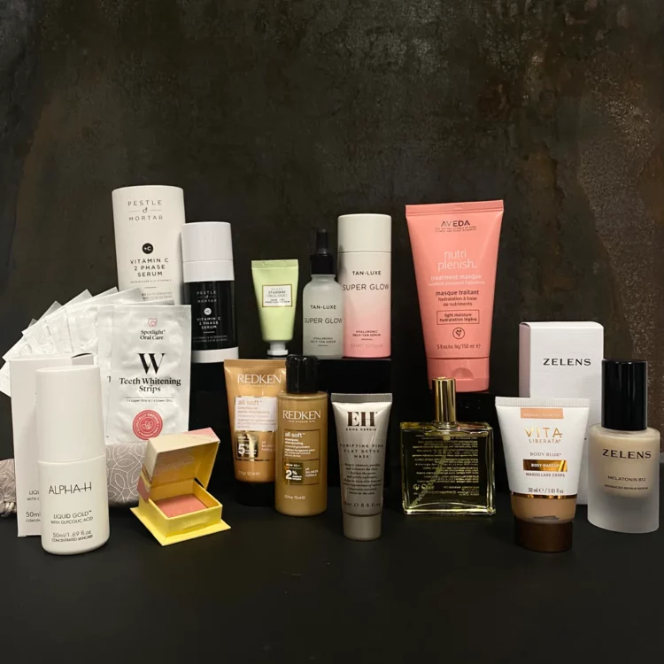 Sale on cosmetics and beauty tools at Cloud 10 this holiday season