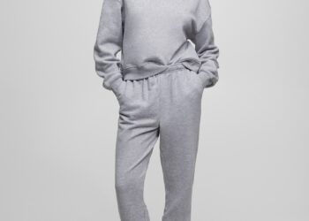 Here are 5 fashionable tracksuits at Pull & Bear