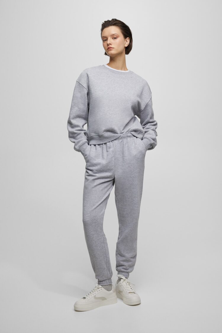 Here are 5 fashionable tracksuits at Pull & Bear
