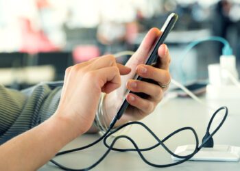 Does USB cable make a difference for charging?
