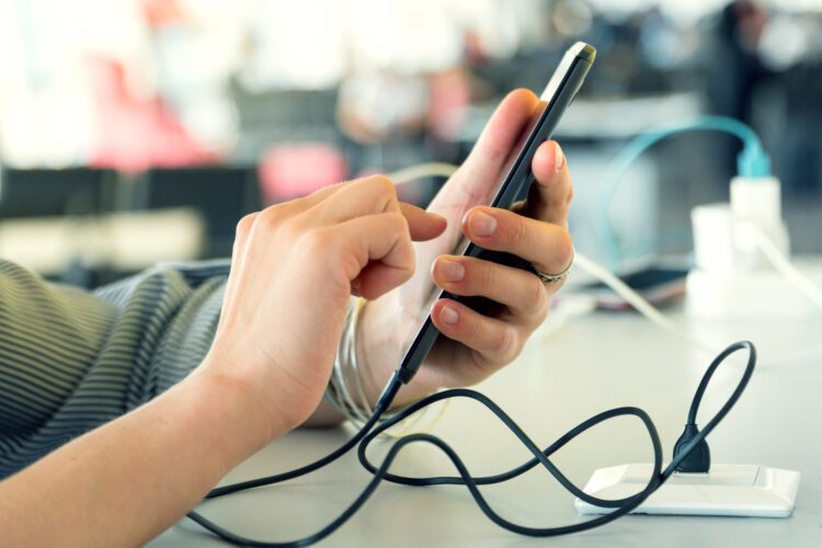 Does USB cable make a difference for charging?