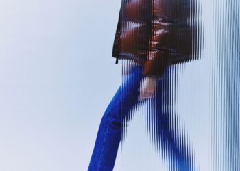 How do you wear mid boots?