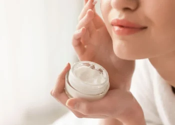 Warum ist Creme gut für trockene Haut?