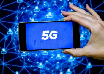 Three now offers 5G smartphones to all customers