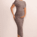 How to dress classy while pregnant?