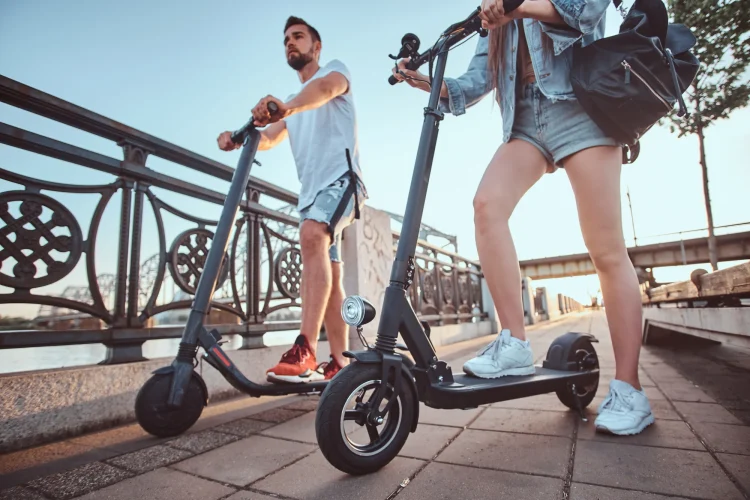 Sie erhalten vier Scooter von sehr guter Qualität