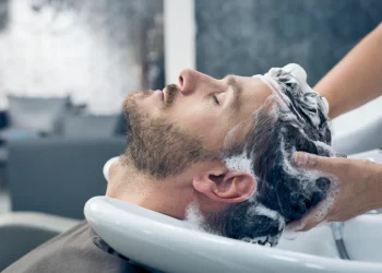 Welches ist die beste Haarspülung für Männer? Besuchen Sie Flaconi und finden Sie es heraus