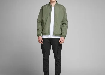 Stylish and Versatile: La Redoute’s Trendy Trousers for Men