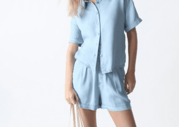 Simplemente chic: camisas lisas de mujer para un estilo sin esfuerzo