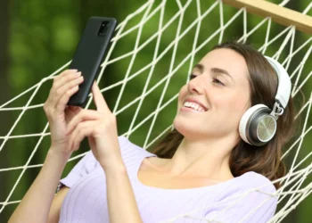 Audible for Travelers: How to Listen to Audiobooks on the Go