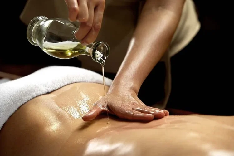 Massagen mit luxuriösen Ölen sind ein Höhepunkt des Spa
