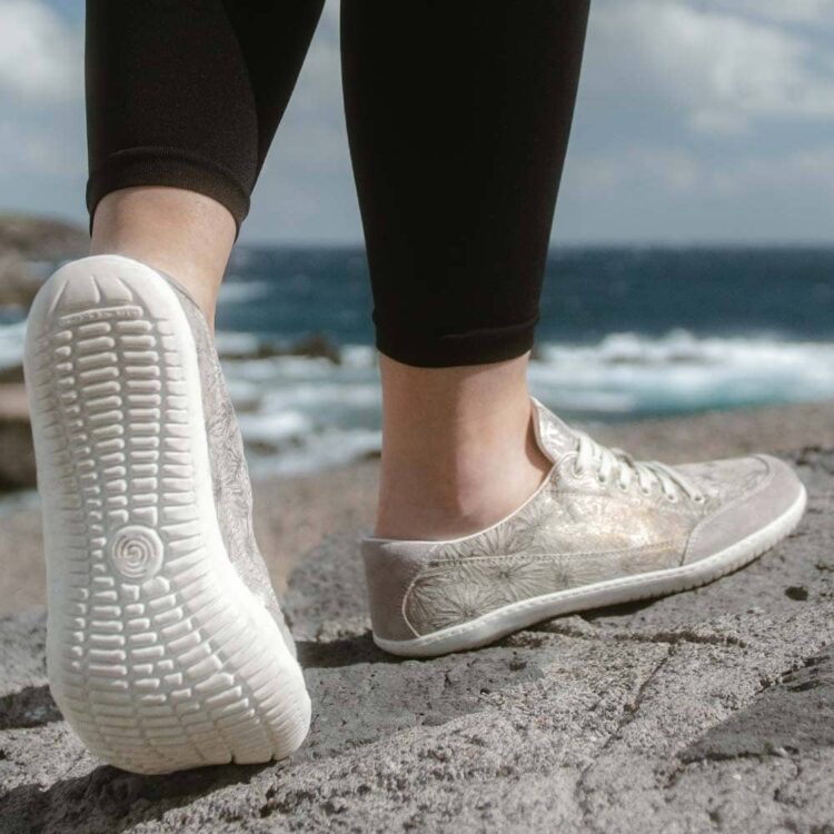 Stilvoll und bequem gehen: Barfuß-Sneakers für Frauen für mühelose Eleganz