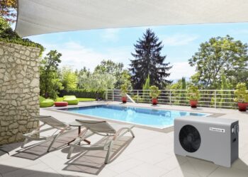 Gardez votre piscine au chaud avec les pompes à chaleur Sanitaire-Distribution