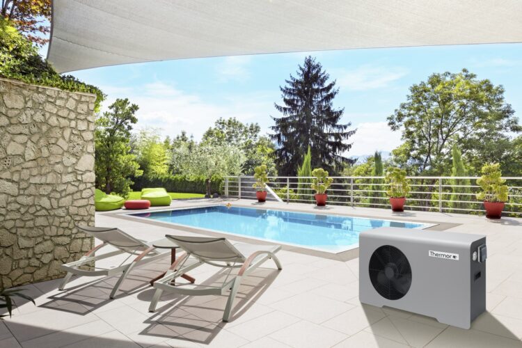 Gardez votre piscine au chaud avec les pompes à chaleur Sanitaire-Distribution
