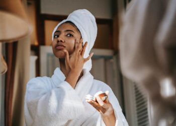 Skin : Nettoyer votre peau de l’acné à l’éclat
