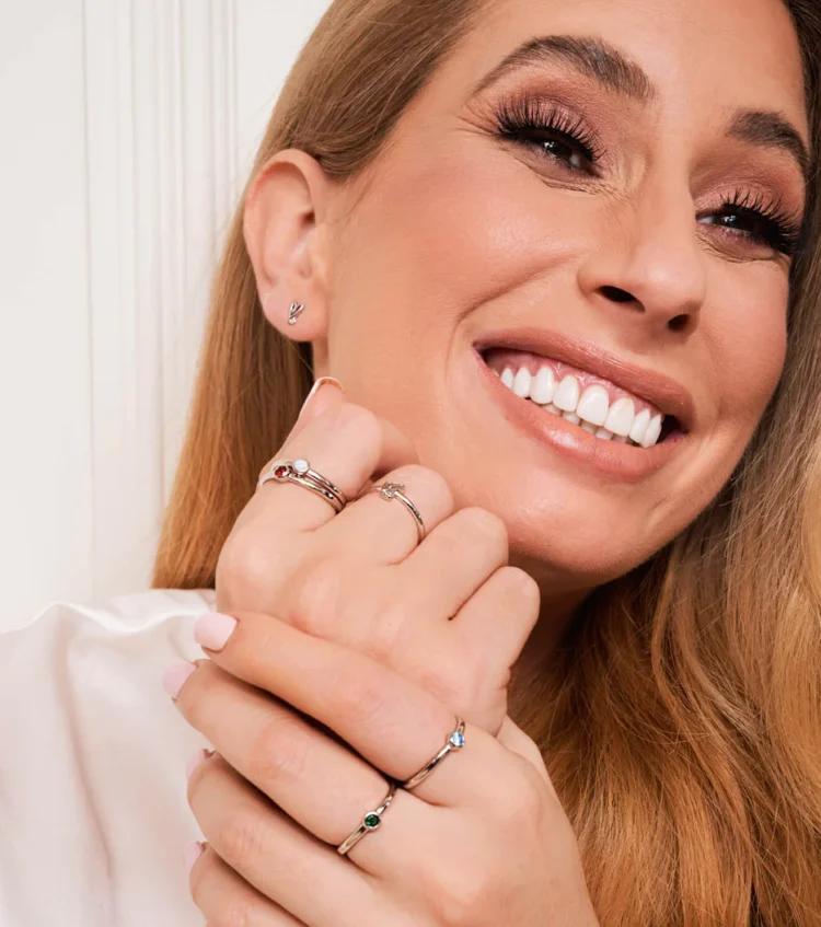 Abbott Lyon’s Top-Selling Jewelry: Timeless Elegance and Modern Style
