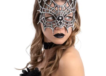Verwandeln mit Stil: Die Halloween-Masken von Karneval Universe für einen spukhaften Look!