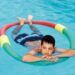 Schwimmen, Biegen, Spaß: Die vielen Facetten von Schwimmnudeln