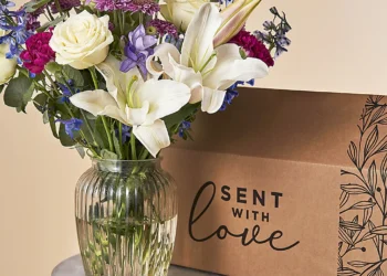 Winter Elegance Blooms: Serenata Flowers’ Exquisite Winter Floral Collection