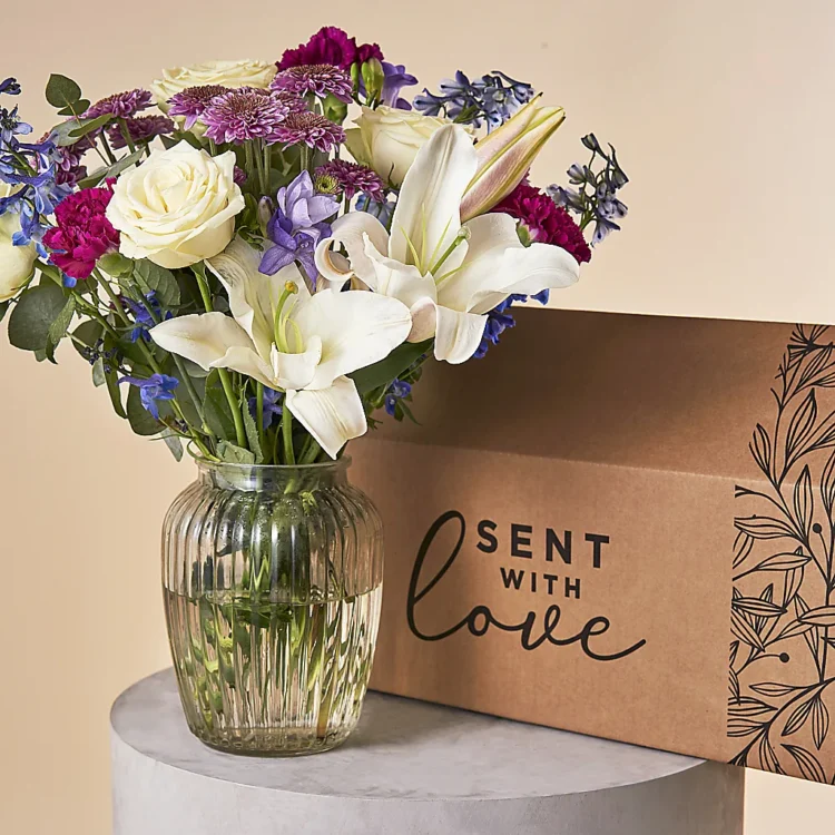 Winter Elegance Blooms: Serenata Flowers’ Exquisite Winter Floral Collection