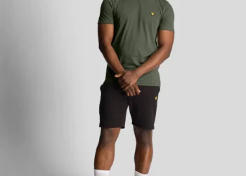 Effortless Style: Lyle & Scott’s Men’s T-Shirt Collection!