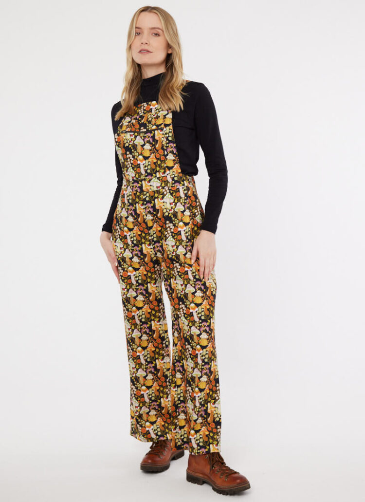 Joanie’s Dungaree Diaries: A Tale of Fashion and Adventure