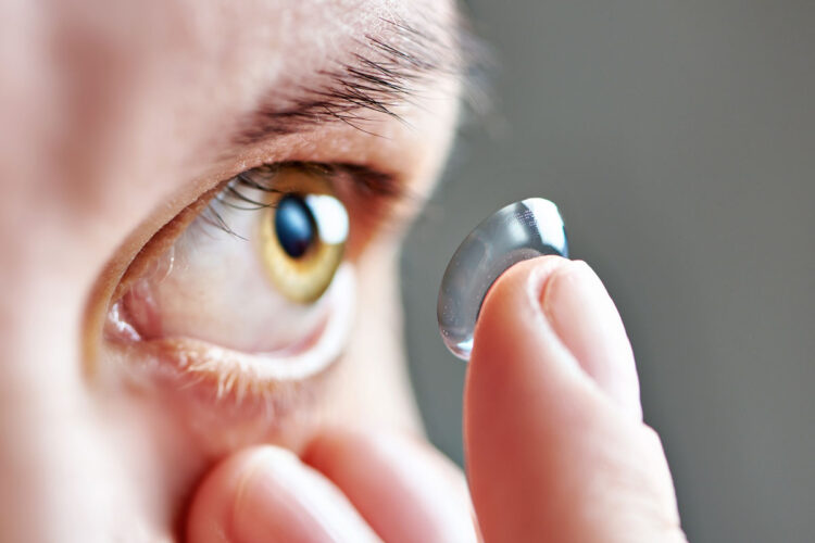 Voir clair avec les lentilles de contact de qualité supérieure d’Optical Center