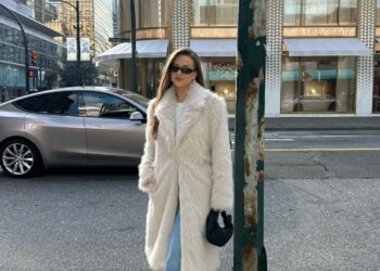 Elegance Unveiled: Hello Molly’s Fashion Journey