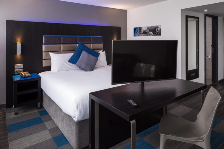 Roomzzz – Where Luxury Meets Comfort: A Sanctuary for the Modern Traveler
