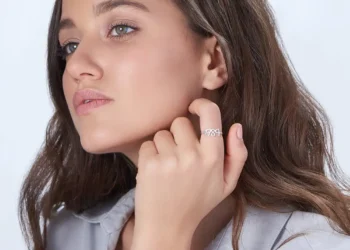 Signature Style: Oak and Luna’s Exquisite Name Rings