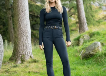 Summer Strolls in Style: ACAI Outdoorwear’s Women’s Walking Trousers