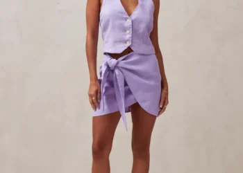 Elevate Your Style: Discover Fashionable Skirts at Alohas!