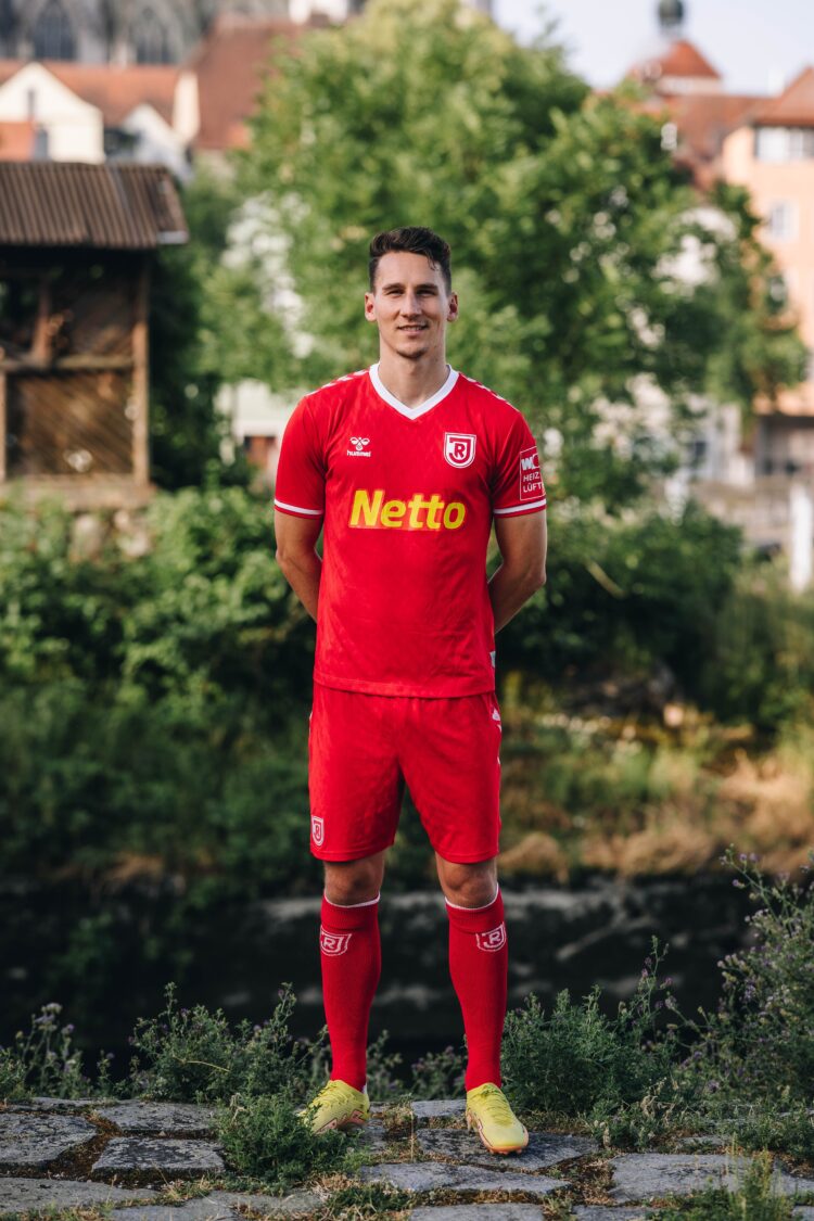 Erhöhen Sie Ihr Fan-Erlebnis mit JAHN PROFESSIONALS Bekleidung
