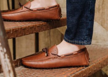 Step in Comfort: Explore Pavers’ Collection of Men’s Loafers!