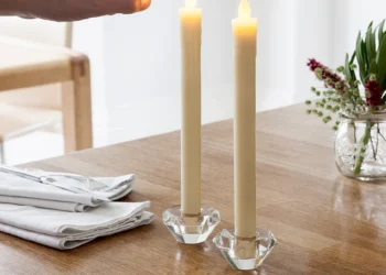 Erhellen Sie Ihre Abende: Elegante LED-Dinner-Kerzen von Lights4fun