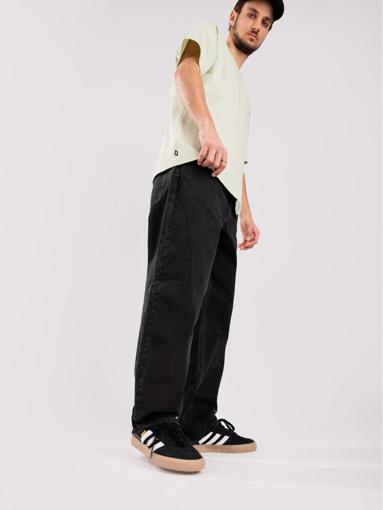 Denim neu definiert: Entdecken Sie Jeans für Männer bei Blue Tomato!