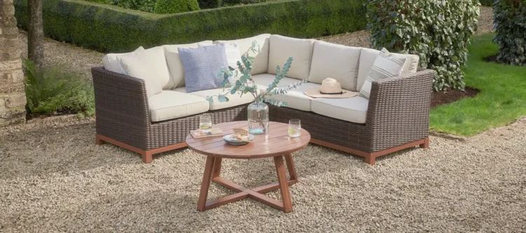 Transform your outdoor living with Moda’s chic sofas! Shop today and elevate your space!