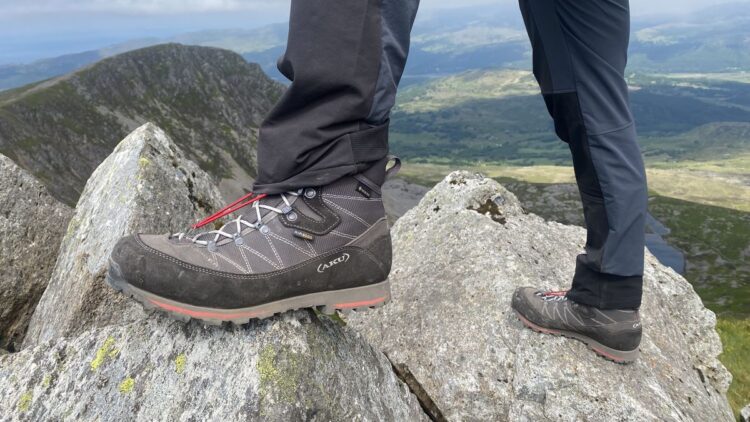 Verbessern Sie Ihr Wanderspiel mit den besten Bergstiefeln von ASMC
