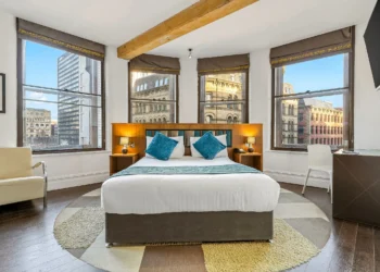 Discover Luxury Living in Manchester City: Roomzzz Aparthotels Apartments