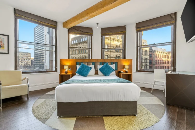 Discover Luxury Living in Manchester City: Roomzzz Aparthotels Apartments