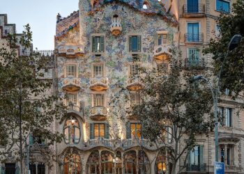 Experiencia mágica en la Casa Batlló: Descubra la belleza única de Gaudí!