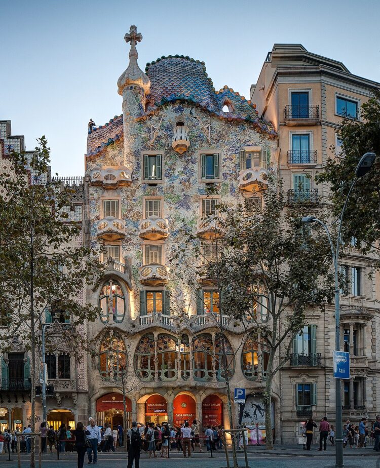 Experiencia mágica en la Casa Batlló: Descubra la belleza única de Gaudí!