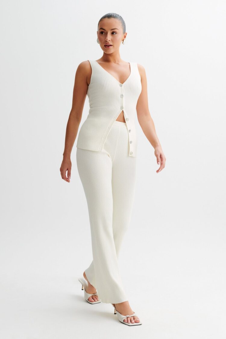 Elevate Your Wardrobe: Discover Women’s Pants at MESHKI US