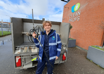 Van vuil naar vlekkeloos: Containers transformeren met Cleanprofs Cleaning Service